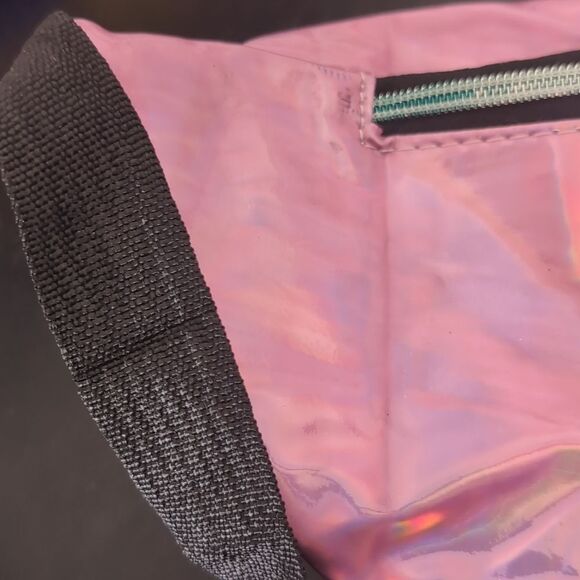 Iridescent Metallic Pink‎ Waistband / Fanny Pack / Crossbody - Picture 6 of 9